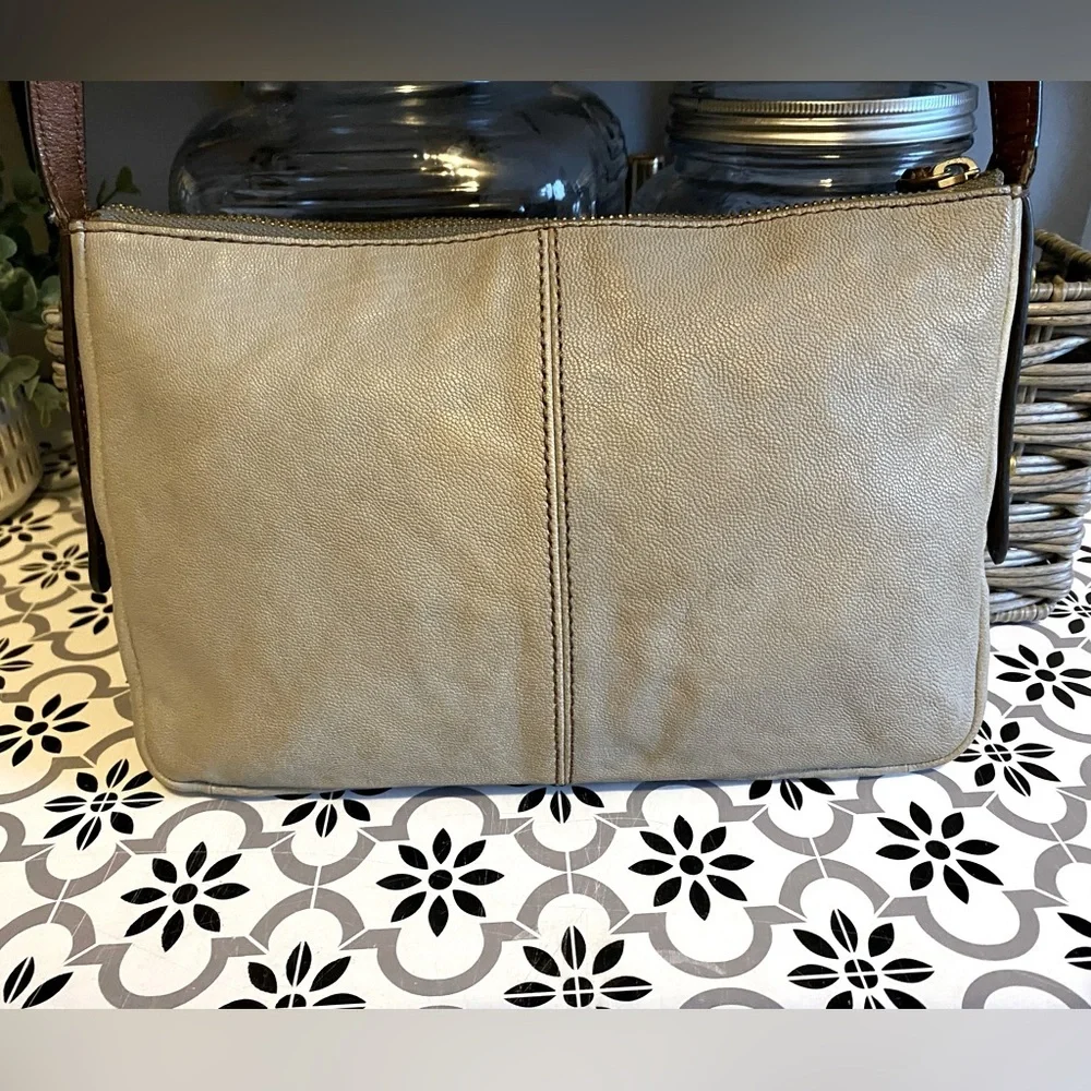Fossil Leather Crossbody purse - Picture 5 of 16